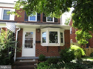 1102 16th St S, Arlington, VA 22202