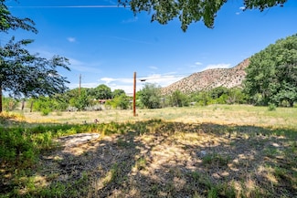 14 Santa Cruz Dam Rd, Chimayo, NM 87522