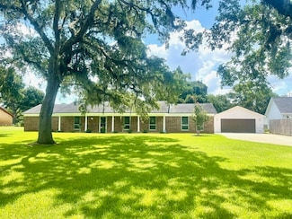 291 County Road 687, Angleton, TX 77515