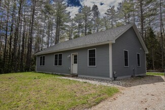 43 Spruce St, Sabattus, ME 04280