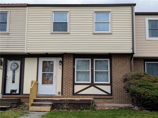 16 Carriage Ct, Farmington, NY 14425