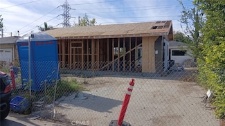 397 Avocado Ln, Pasadena, CA 91107