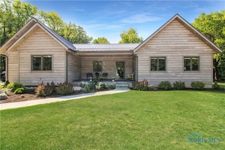 4488 E Weyhe Rd, Port Clinton, OH 43452
