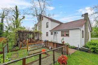 17 Sylvan Lake Rd, Lagrangeville, NY 12540