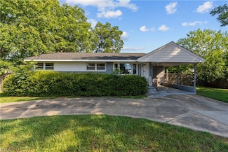 624 Providence Rd, Chesapeake, VA 23325