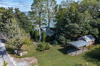 810 Long Point Ln, Topping, VA 23169