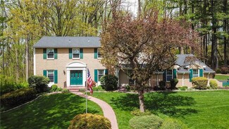 4279 Knollwood Dr, Emmaus, PA 18049