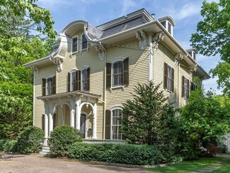 176 Grove St, Auburndale, MA 02466