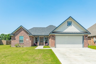 326 Yorktown Ave, Clute, TX 77531