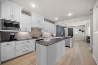 590 Cobblestone Ln, Irving, TX 75039