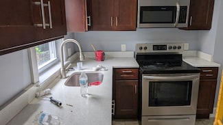 80 Linfield St Unit 1st Floor, Holbrook, MA 02343