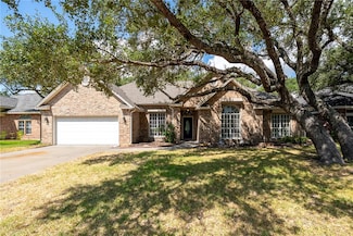 302 Cherry Hills Dr, Rockport, TX 78382