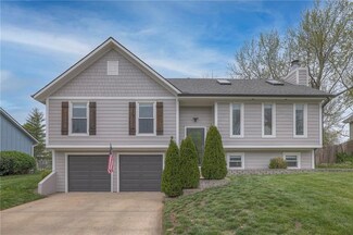12914 S Seminole Dr, Olathe, KS 66062