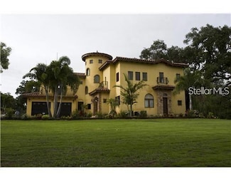 1953 Freedom Dr, Clearwater, FL 33755