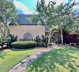 10 Heatherstone Dr, Lafayette, LA 70508
