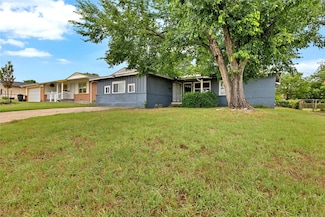 4208 Huckleberry Cir, Dallas, TX 75216