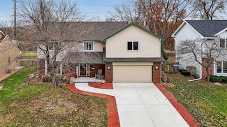 4636 Elm St, West Des Moines, IA 50265