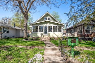 3239 Thomas Ave N, Minneapolis, MN 55412