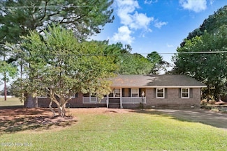 302 Knollwood Dr, Selma, NC 27576