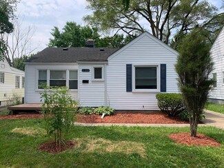 20632 Elkhart St, Harper Woods, MI 48225