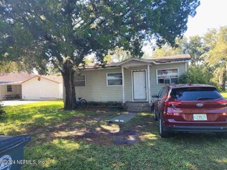 94 Lewis St, Atlantic Beach, FL 32233