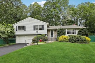 56 Rolling Way, New Rochelle, NY 10804