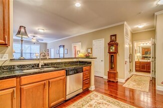 1000 E Woodlawn Rd Unit 215, Charlotte, NC 28209
