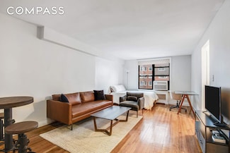 305 E 72nd St Unit 4CN, New York, NY 10021
