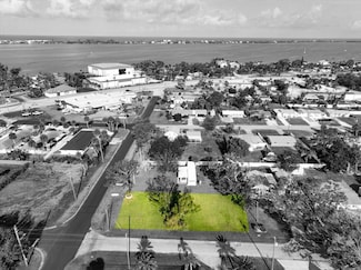 140 Riverview Ave, Englewood, FL 34223