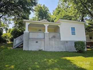 31 Poplar St, Great Falls, SC 29055