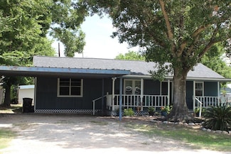 312 Magnusson Ave, Palacios, TX 77465