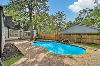 3 Lancelot Ln, Conroe, TX 77304