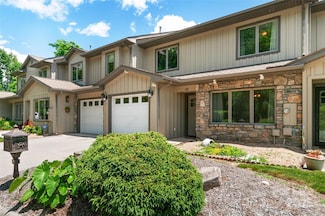 38 Live View Ln, Clyde, NC 28721
