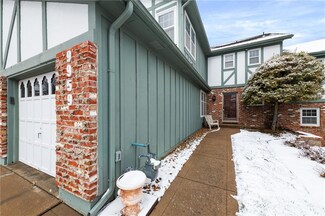 9959 Edelweiss Cir, Shawnee, KS 66203