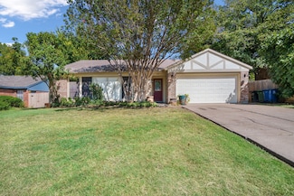 719 Heather Wood Dr, Grapevine, TX 76051