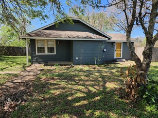 613 Mcnair St, Navasota, TX 77868