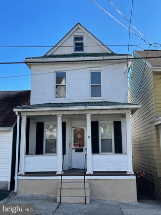 221 Cherry St, Saint Clair, PA 17970