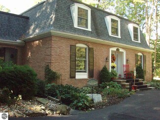 781 Eastwood Dr, Clare, MI 48617