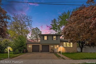 604 E North St, Owosso, MI 48867