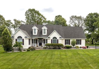 45 Gilbert Ln, South Windsor, CT 06074