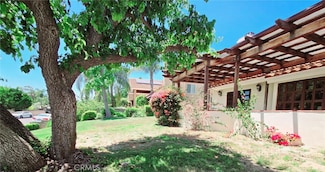 19613 Hiawatha St, Chatsworth, CA 91311