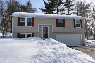 15 St James Place, Lewiston, ME 04240