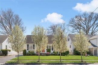 260 Aqueduct Rd, Cranston, RI 02910