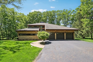 24052 N Elm Rd, Lake Forest, IL 60045
