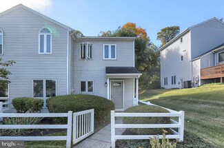 1821 Creek View Ct, New Cumberland, PA 17070