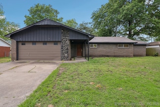 215 Rodman Cir, Muskogee, OK 74403