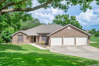 313 Ridge Crest Dr, Seguin, TX 78155