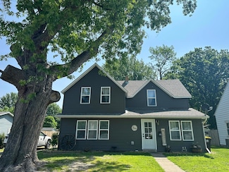 214 Crosby Ave NE, Madelia, MN 56062
