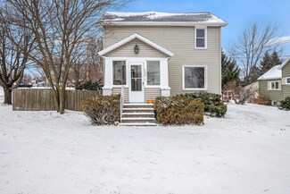 122 5th St Unit 10, Spring Lake, MI 49456