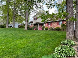 1056 Woodland Dr, Sunbury, PA 17801